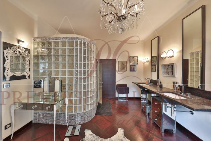 Image No.11-5 Bed House for sale
