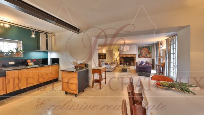 Image No.6-5 Bed House for sale