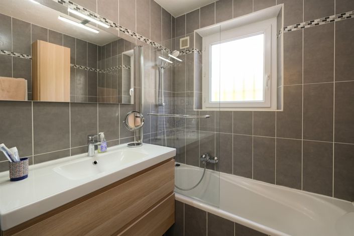 Image No.8-3 Bed House for sale