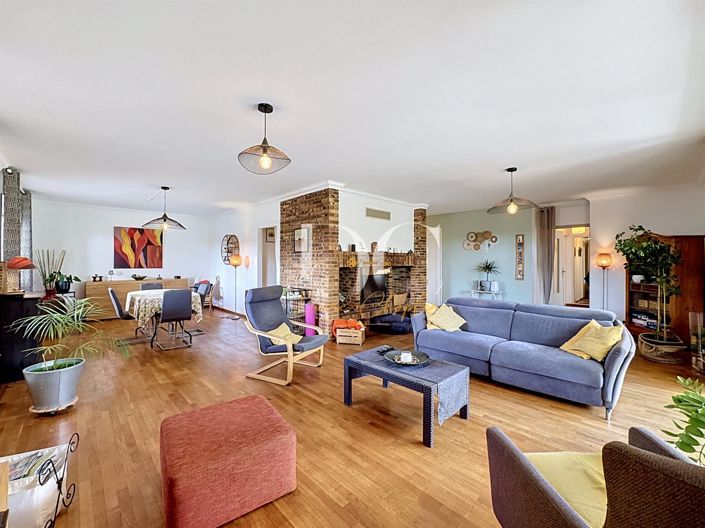 Image No.3-5 Bed House for sale