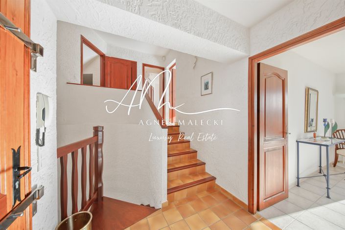 Image No.6-5 Bed House for sale