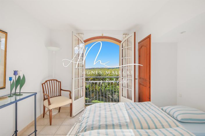 Image No.7-5 Bed House for sale