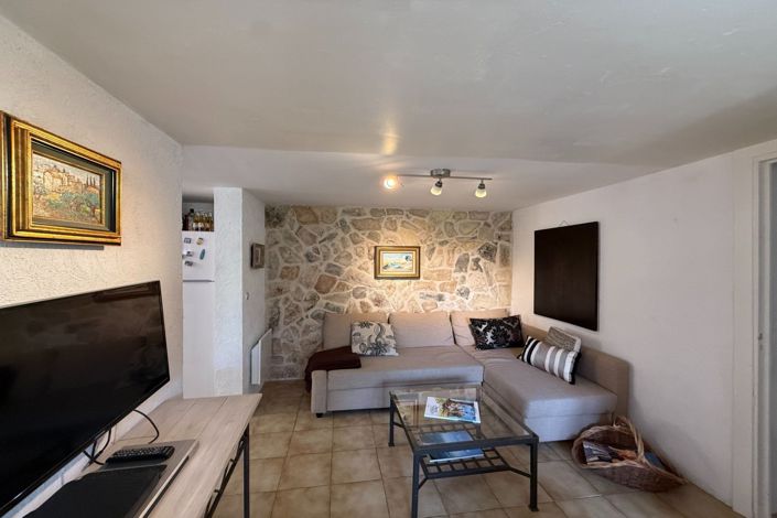 Image No.5-2 Bed House for sale