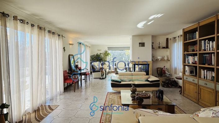 Image No.10-5 Bed House for sale
