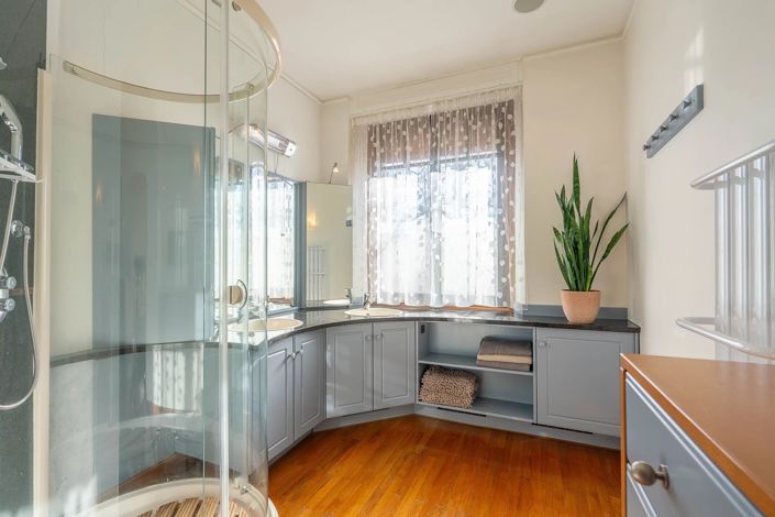 Image No.19-5 Bed House for sale