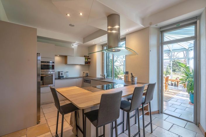 Image No.8-5 Bed House for sale