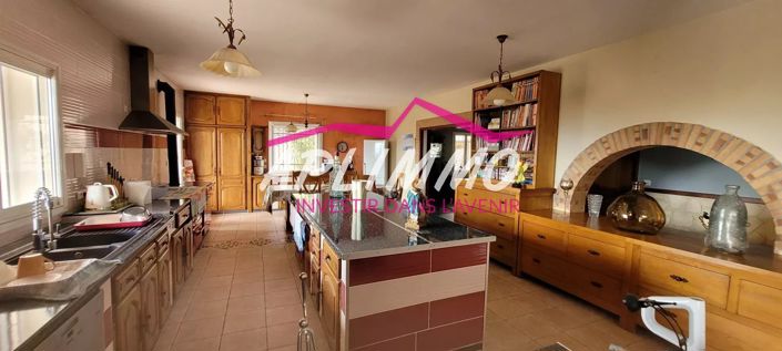 Image No.4-6 Bed House for sale