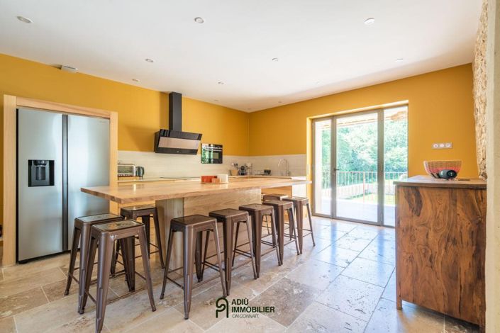 Image No.8-5 Bed House for sale