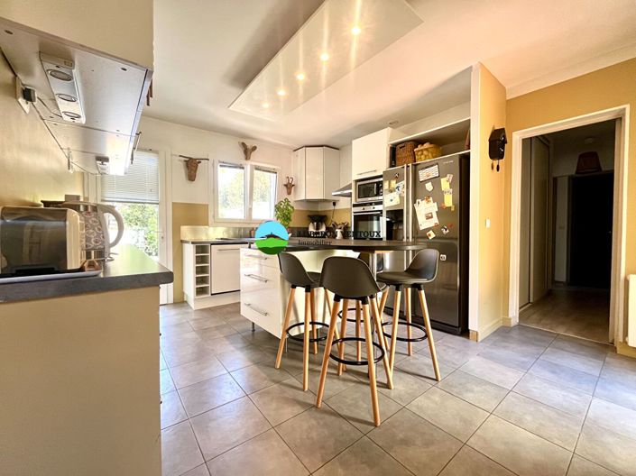 Image No.5-5 Bed House for sale