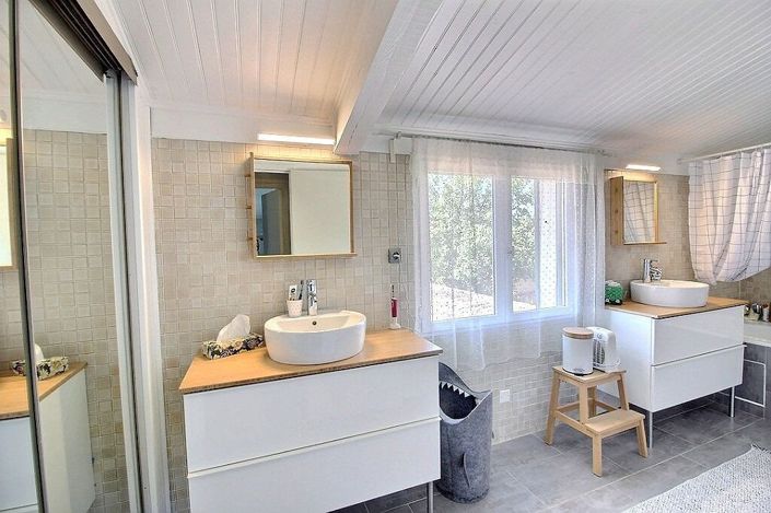 Image No.6-5 Bed House for sale