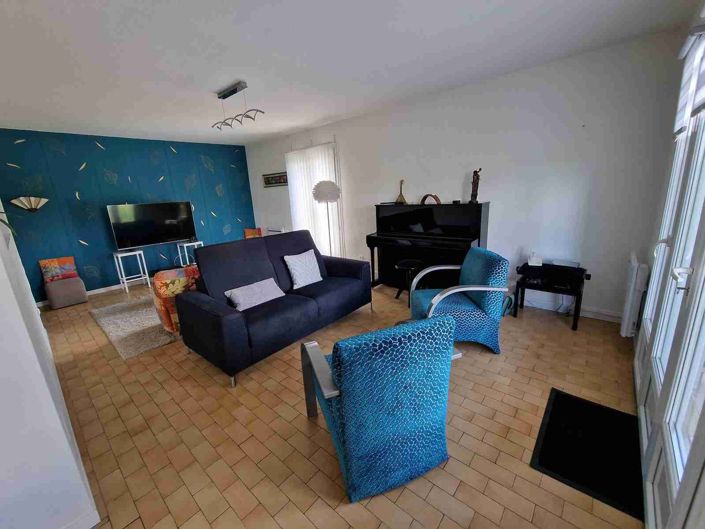 Image No.6-5 Bed House for sale