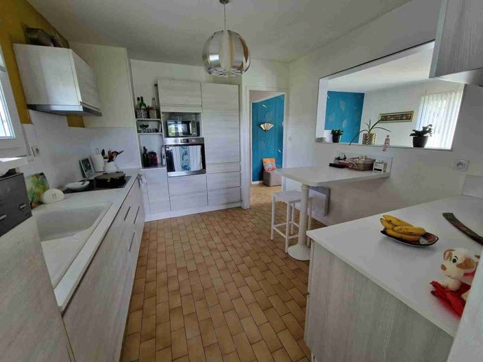Image No.8-5 Bed House for sale