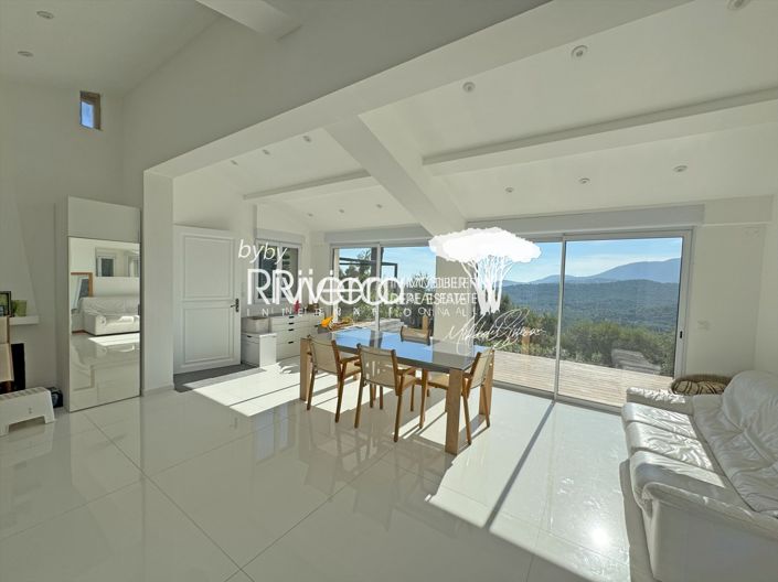 Image No.12-5 Bed House for sale