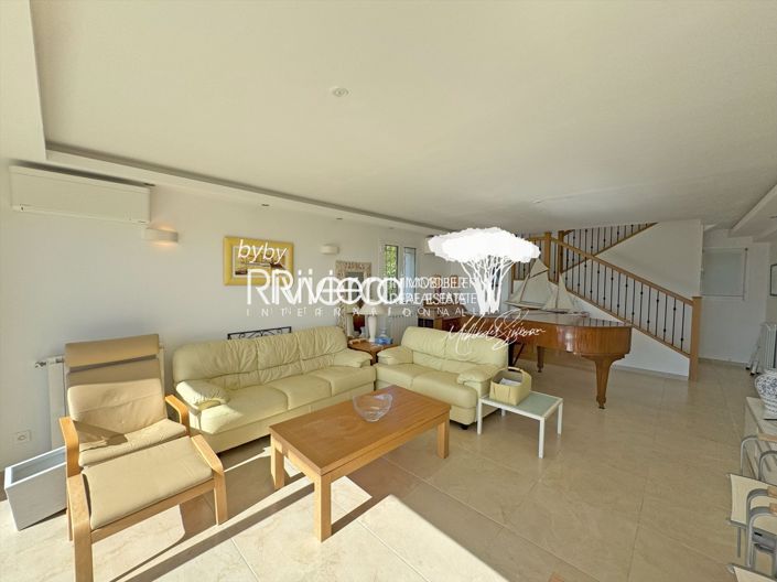 Image No.9-5 Bed House for sale