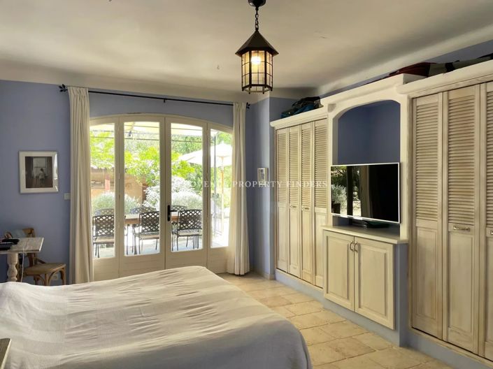 Image No.5-6 Bed House for sale