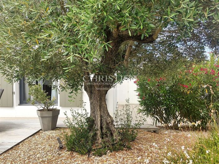 Image No.9-4 Bed House for sale