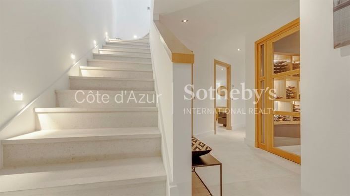Image No.9-3 Bed House for sale