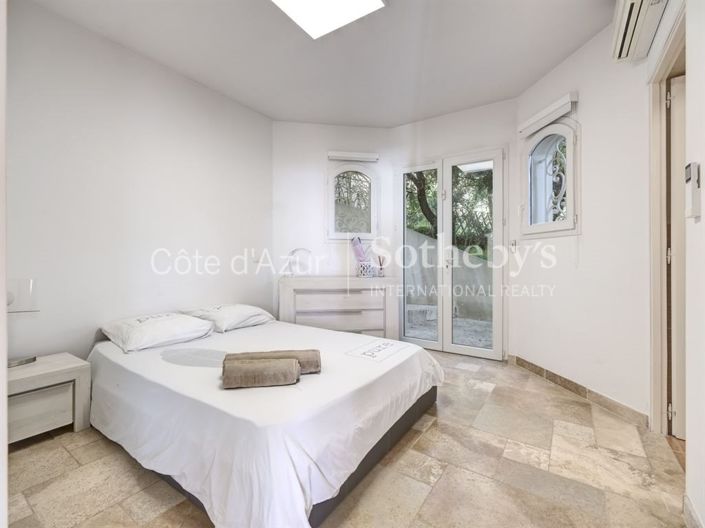 Image No.15-5 Bed House for sale