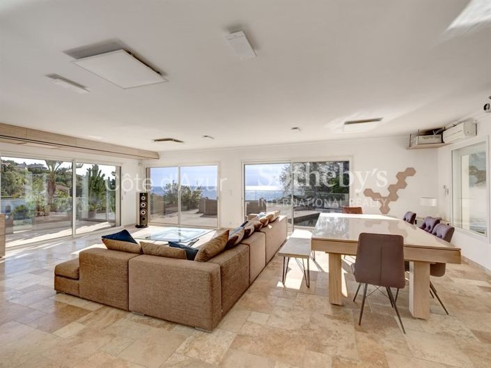 Image No.6-5 Bed House for sale