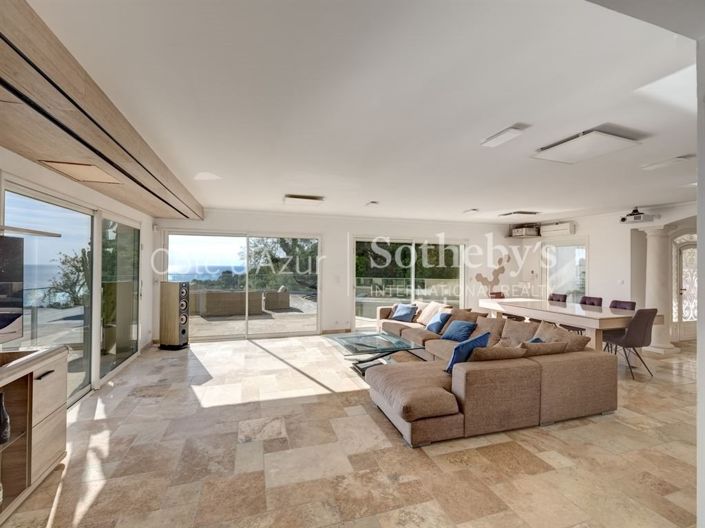 Image No.8-5 Bed House for sale