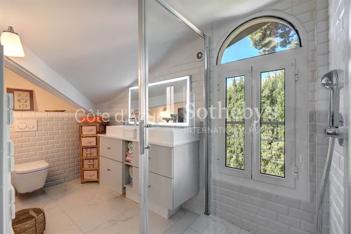 Image No.6-Propriété de 4 chambres à vendre à Golfe Juan