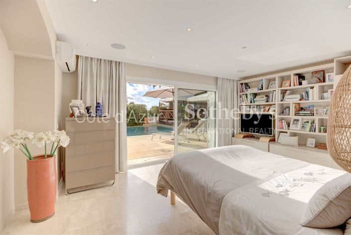 Image No.11-3 Bed Property for sale