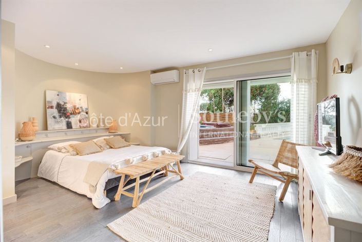 Image No.13-3 Bed Property for sale