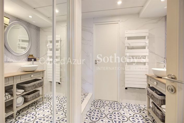 Image No.15-3 Bed Property for sale
