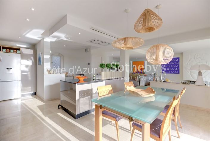 Image No.17-3 Bed Property for sale