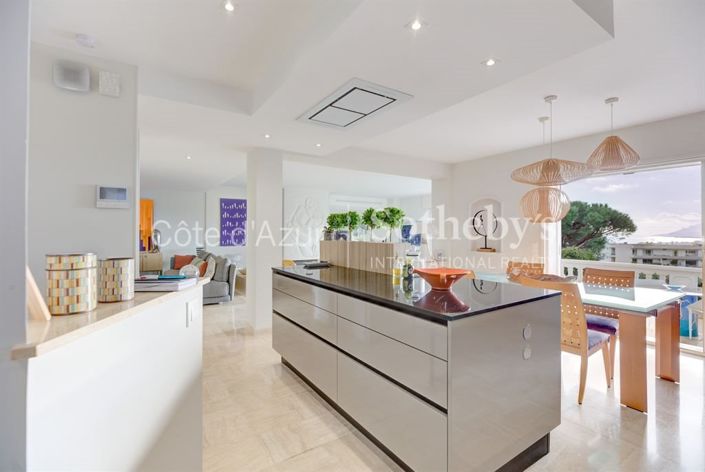 Image No.8-3 Bed Property for sale
