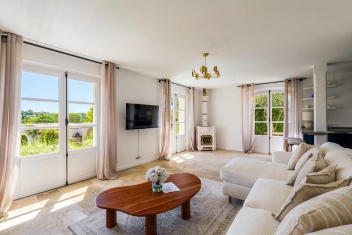 Image No.10-6 Bed House for sale