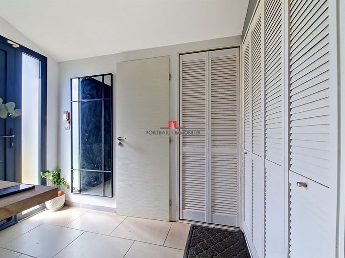 Image No.10-3 Bed House for sale