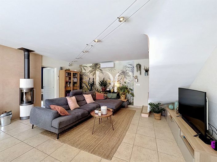 Image No.12-4 Bed House for sale
