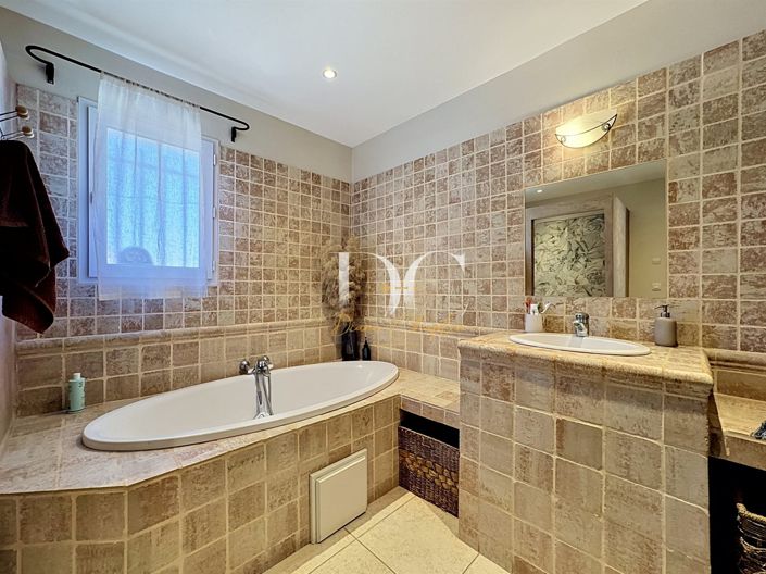 Image No.13-4 Bed House for sale