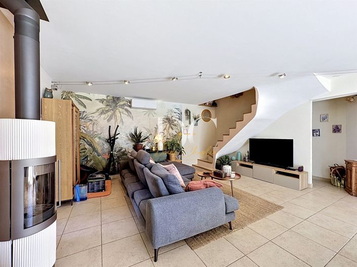 Image No.6-4 Bed House for sale