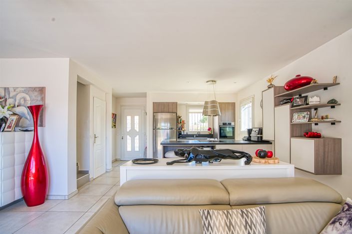 Image No.4-4 Bed House for sale