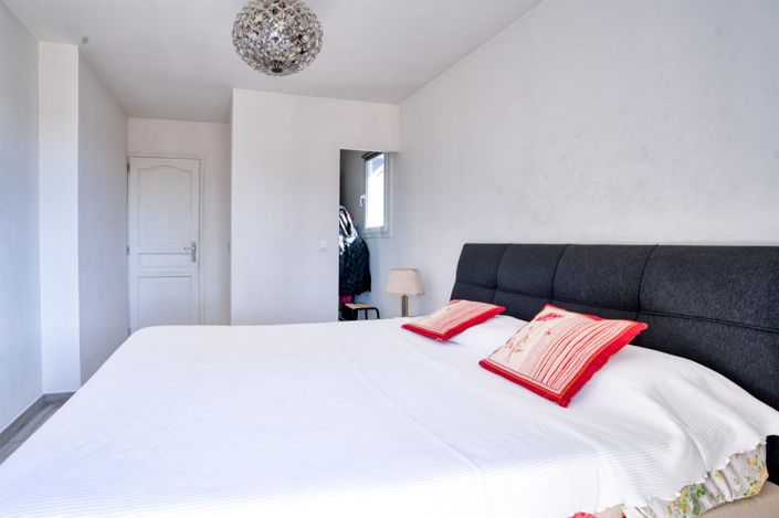 Image No.8-4 Bed House for sale