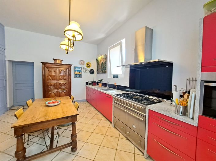 Image No.14-8 Bed Property for sale