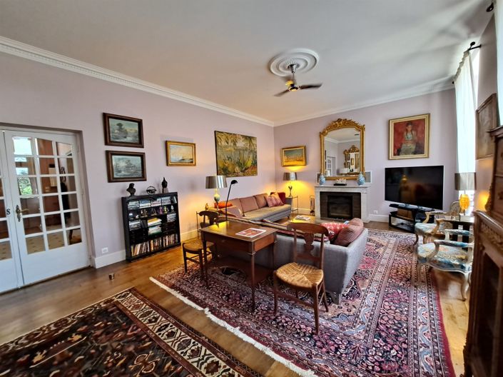 Image No.2-8 Bed Property for sale