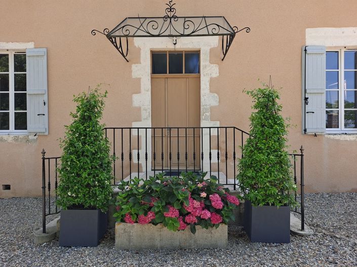 Image No.9-8 Bed Property for sale