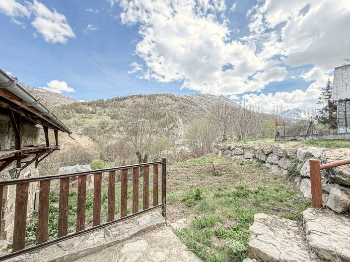 Image No.8-7 Bed House for sale