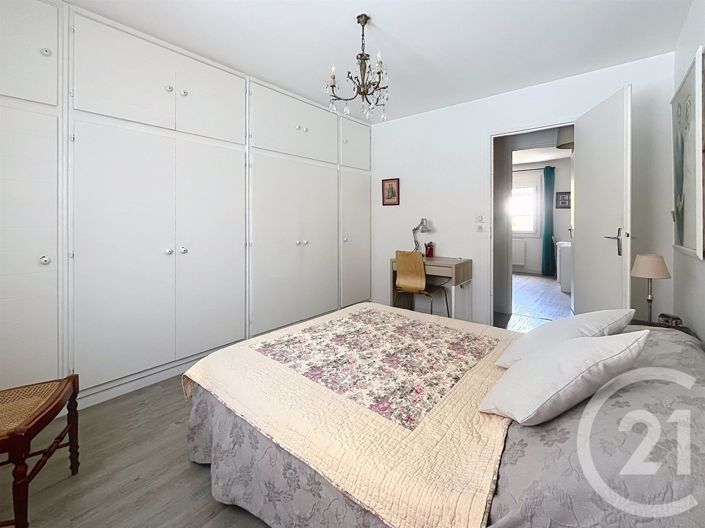 Image No.15-3 Bed House for sale