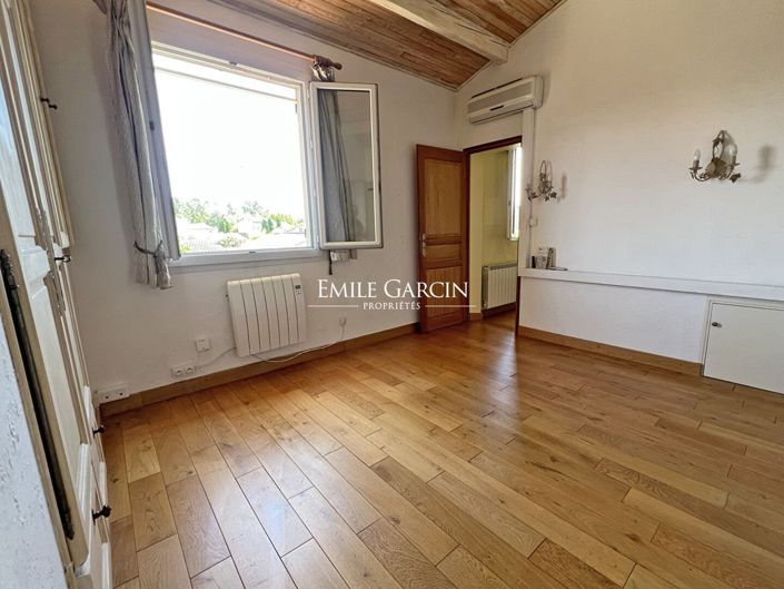 Image No.8-6 Bed House for sale