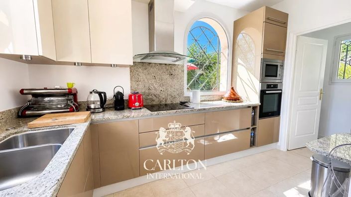Image No.6-4 Bed House for sale
