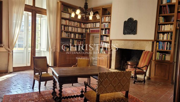 Image No.10-3 Bed House for sale