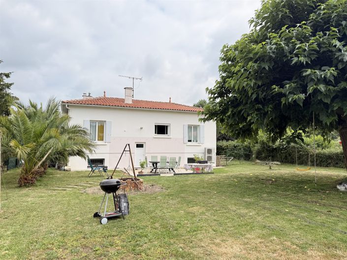 Image No.2-4 Bed House for sale