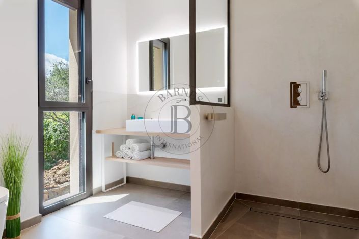 Image No.14-5 Bed House for sale