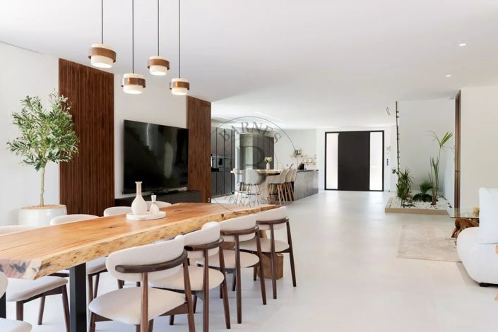 Image No.6-5 Bed House for sale