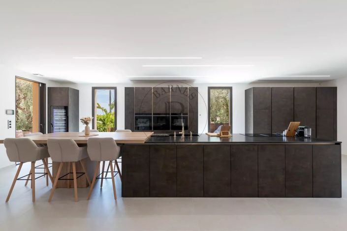 Image No.7-5 Bed House for sale