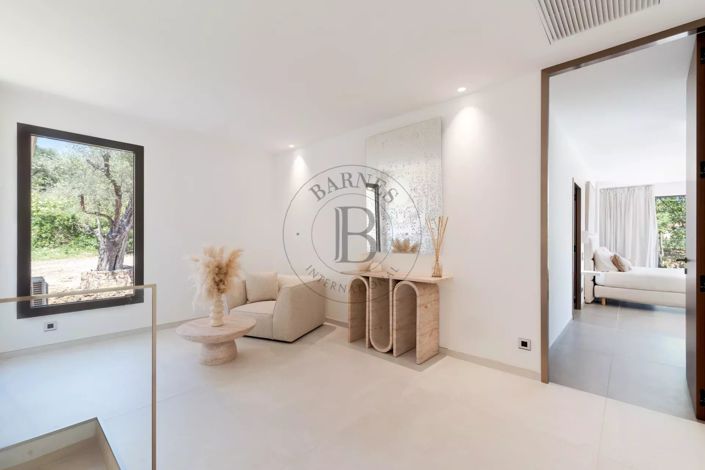 Image No.9-5 Bed House for sale